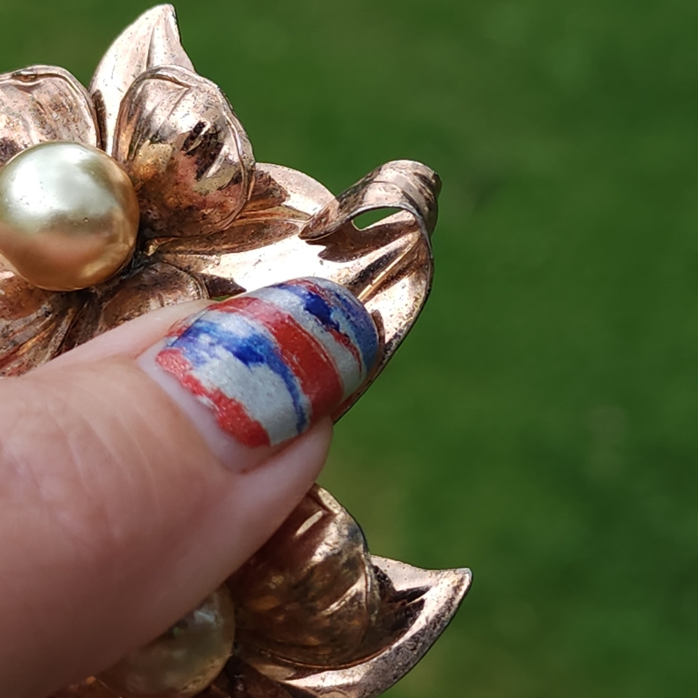 Large vintage sterling silver flower pin brooch faux pearls gold tone floral - Picture 7 of 10